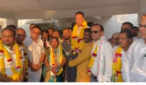 अब्दुल समीम खान बने नगर पंचायत छुरा के उपाध्यक्ष,भाजपा पार्टी के प्रत्याशी संगीता दीक्षित को 02 वोट से हराकर उपाध्यक्ष के कुर्सी पर किया कब्जा, नवनिर्वाचित उपाध्यक्ष समर्थको ने फोड़े जमकर पटाखे