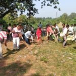 कुकदा बांध की सफाई में उतरा वन अमला, जनप्रतिनिधियों ने थामी झाड़ू, सेवा संकल्प अभियान के तहत ‘सेवा मेरा योगदान’ कार्यक्रम, श्रमदान कर दिया स्वच्छता और पर्यावरण संरक्षण का संदेश