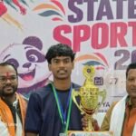राज्य स्तरीय एकलव्य खेलकूद प्रतियोगिता में मैनपुर के आदिवासी बच्चों का जलवा, गोल्ड पर कब्जा तो खो-खो में सिल्वर से बढ़ाया मान..रायगढ़ और धमतरी में आयोजित प्रतियोगिता में खिलाड़ियों ने दिखाया दमखम, योग से लेकर ऊंची कूद और शतरंज तक पदकों की लगाई झड़ी, विद्यालय पहुंचने पर ढोल-धमाकों के साथ हुआ भव्य स्वागत